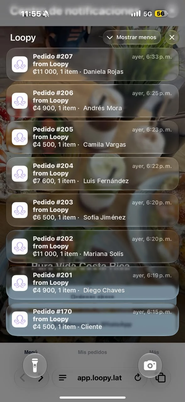iPhone con notificaciones push de pedidos nuevos, con número de pedido y total